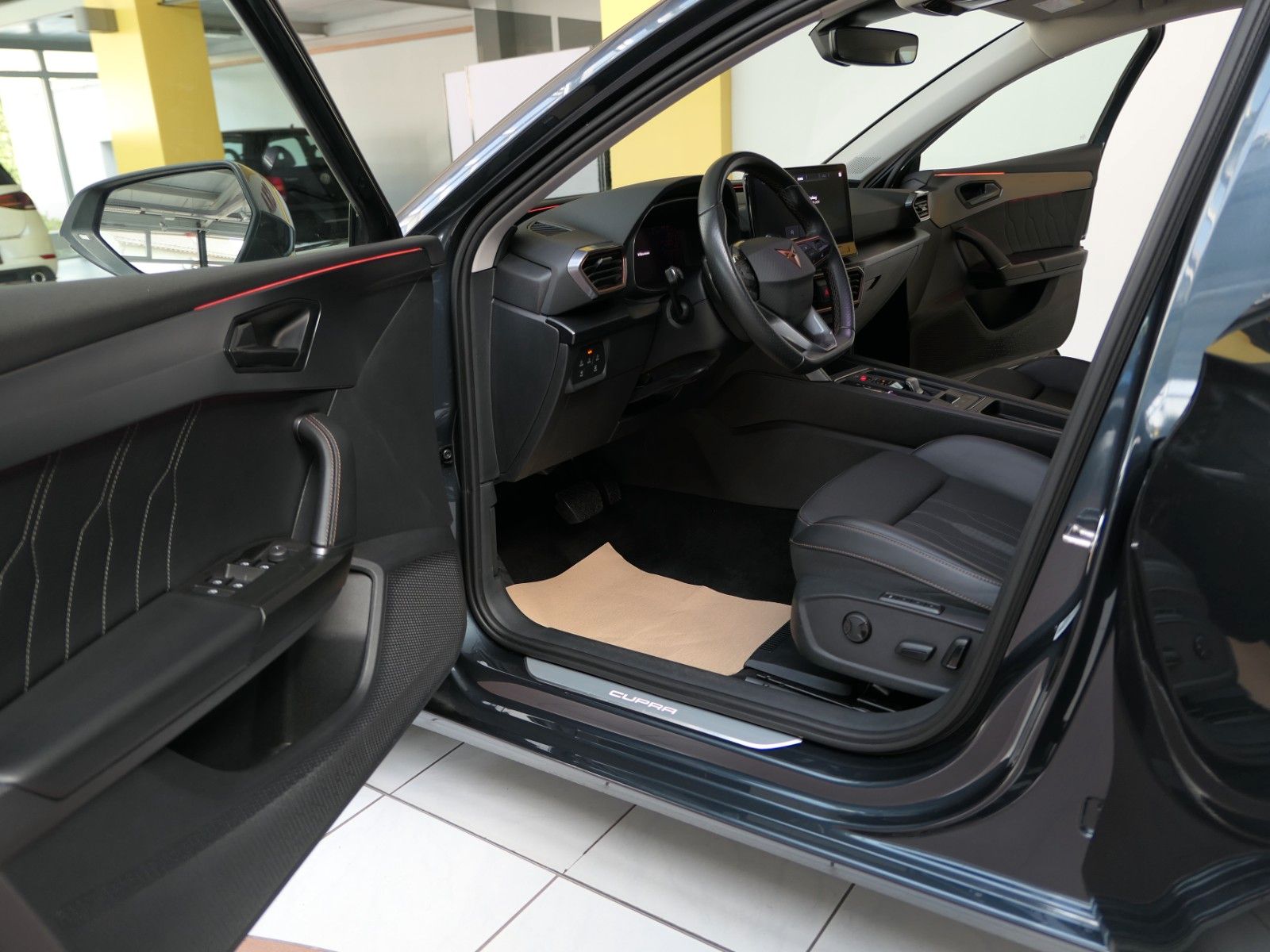 Fahrzeugabbildung CUPRA Leon 1.5 eTSI DSG*NAVI*RFK*dig.Cockpit*LM18"