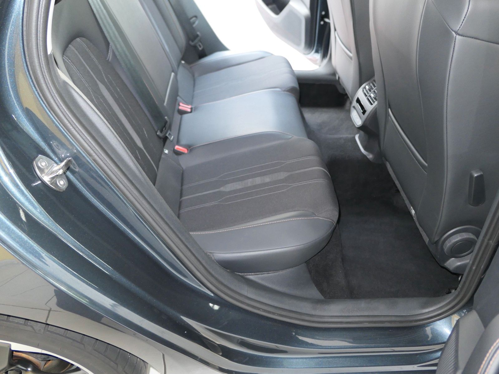 Fahrzeugabbildung CUPRA Leon 1.5 eTSI DSG*NAVI*RFK*dig.Cockpit*LM18"