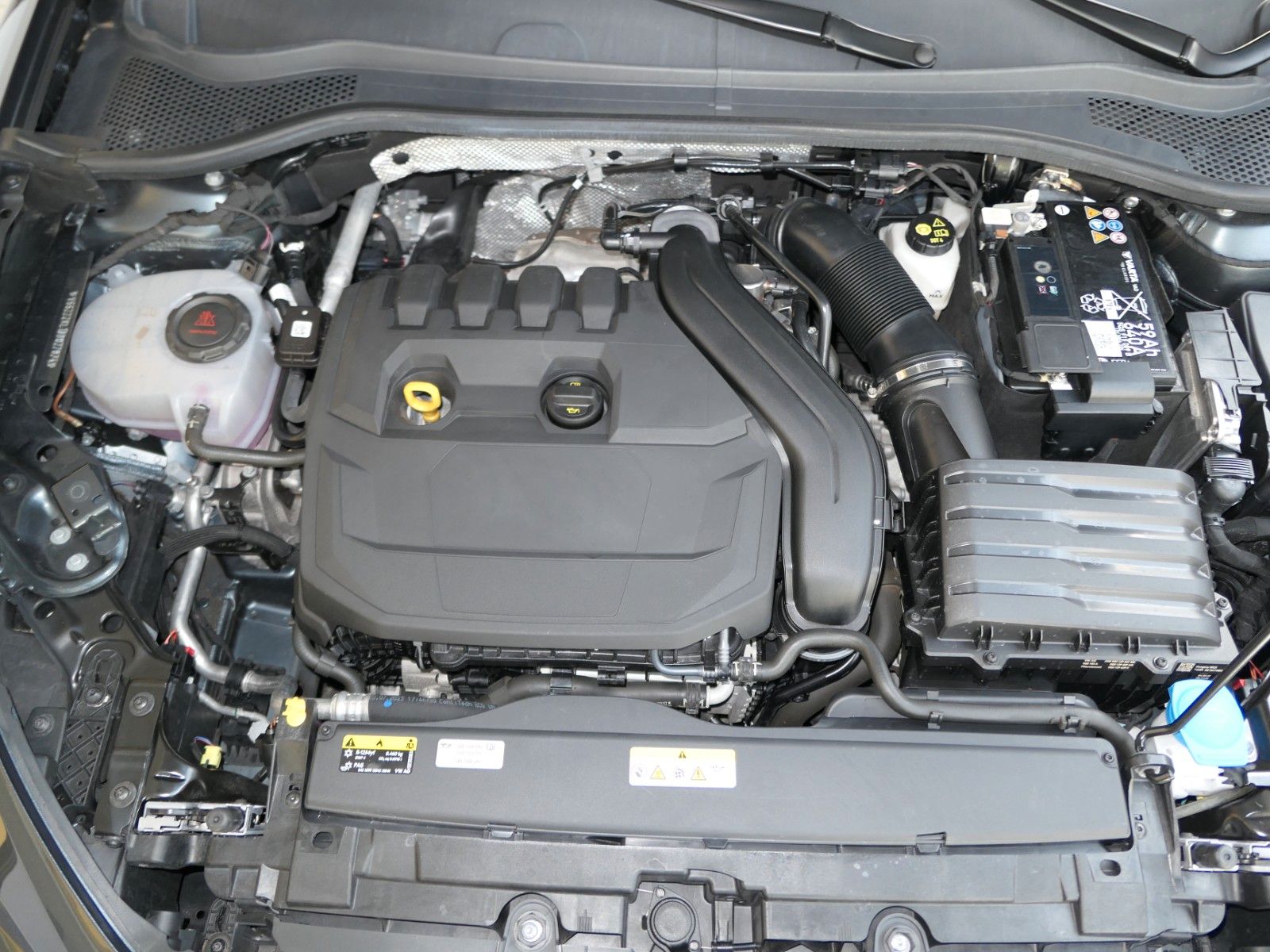 Fahrzeugabbildung CUPRA Leon 1.5 eTSI DSG*NAVI*RFK*dig.Cockpit*LM18"