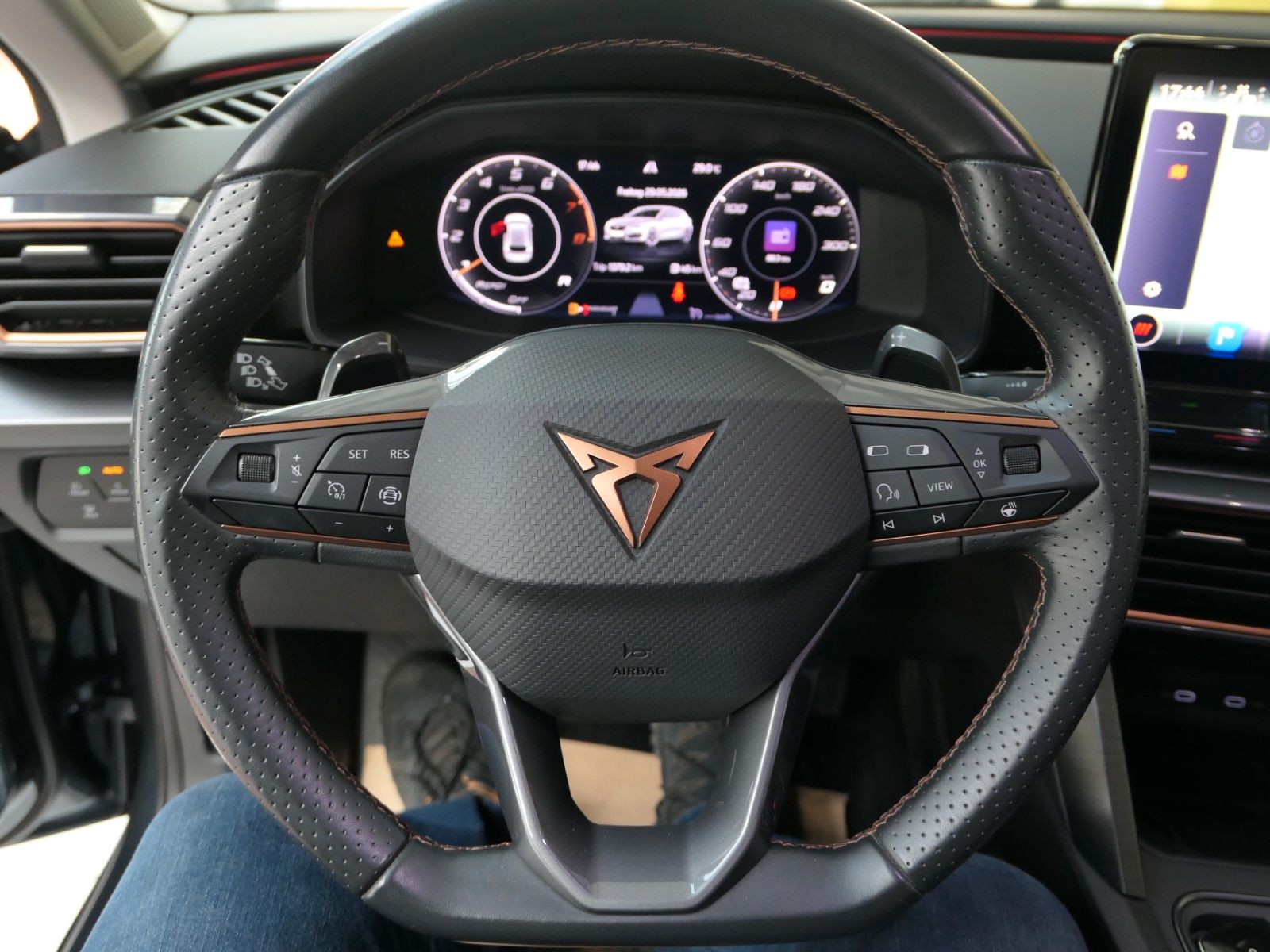 Fahrzeugabbildung CUPRA Leon 1.5 eTSI DSG*NAVI*RFK*dig.Cockpit*LM18"