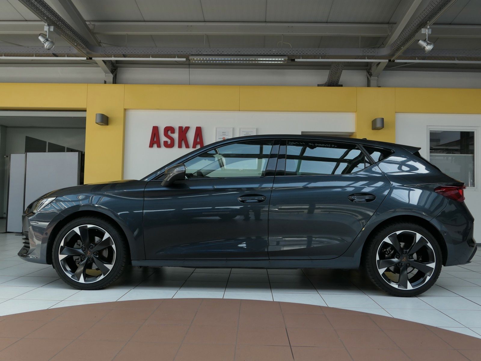 Fahrzeugabbildung CUPRA Leon 1.5 eTSI DSG*NAVI*RFK*dig.Cockpit*LM18"