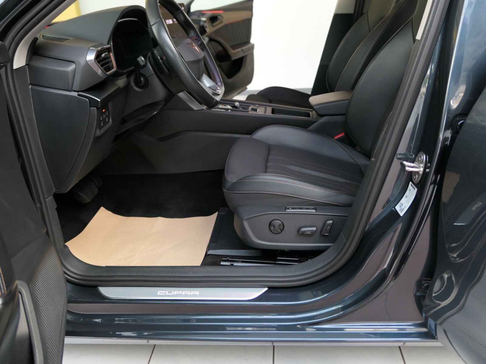 Fahrzeugabbildung CUPRA Leon 1.5 eTSI DSG*NAVI*RFK*dig.Cockpit*LM18"