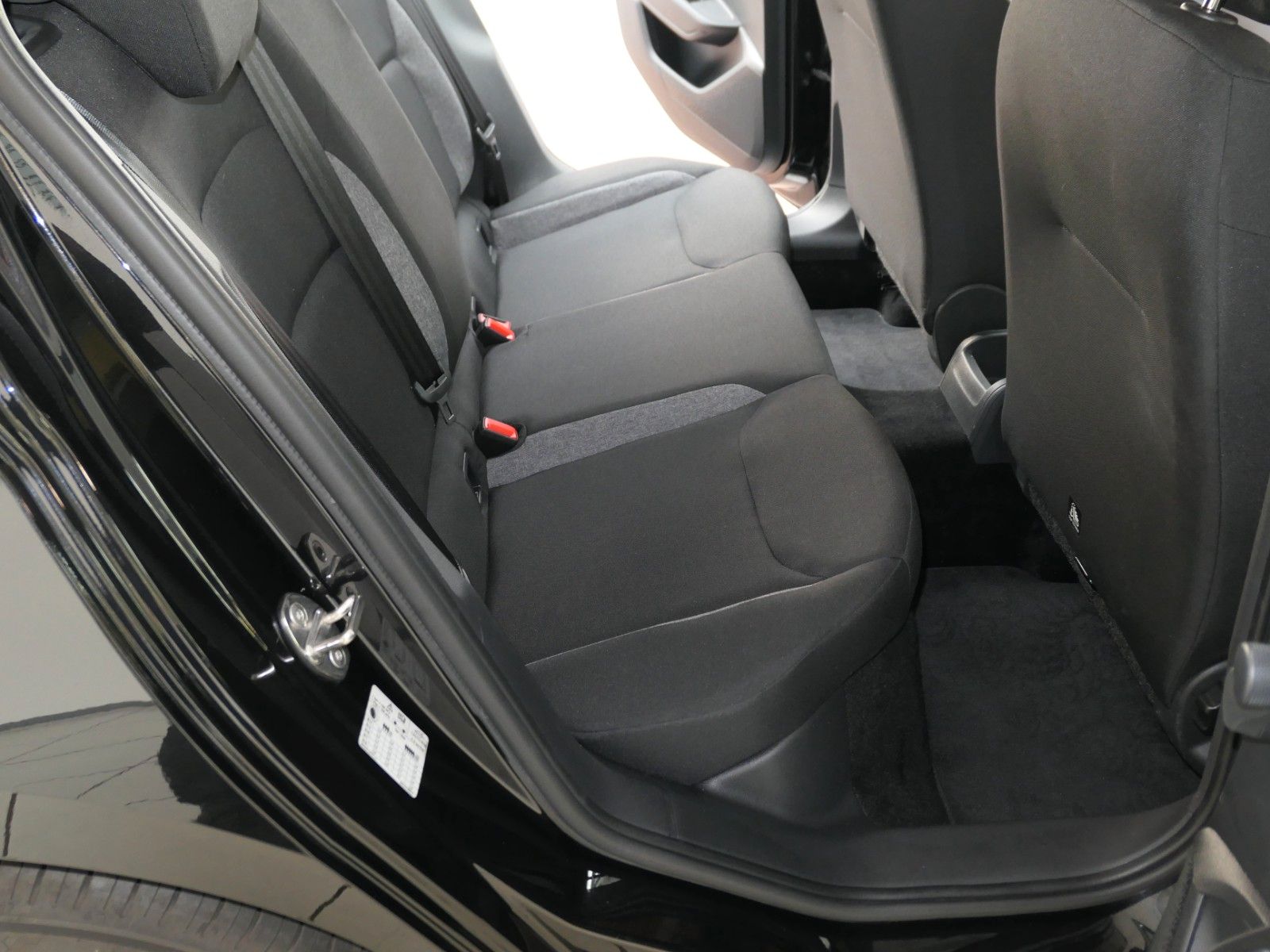 Fahrzeugabbildung SKODA Fabia Active Klima*4Türen*PDC*schwarzmet*ISO-Fix
