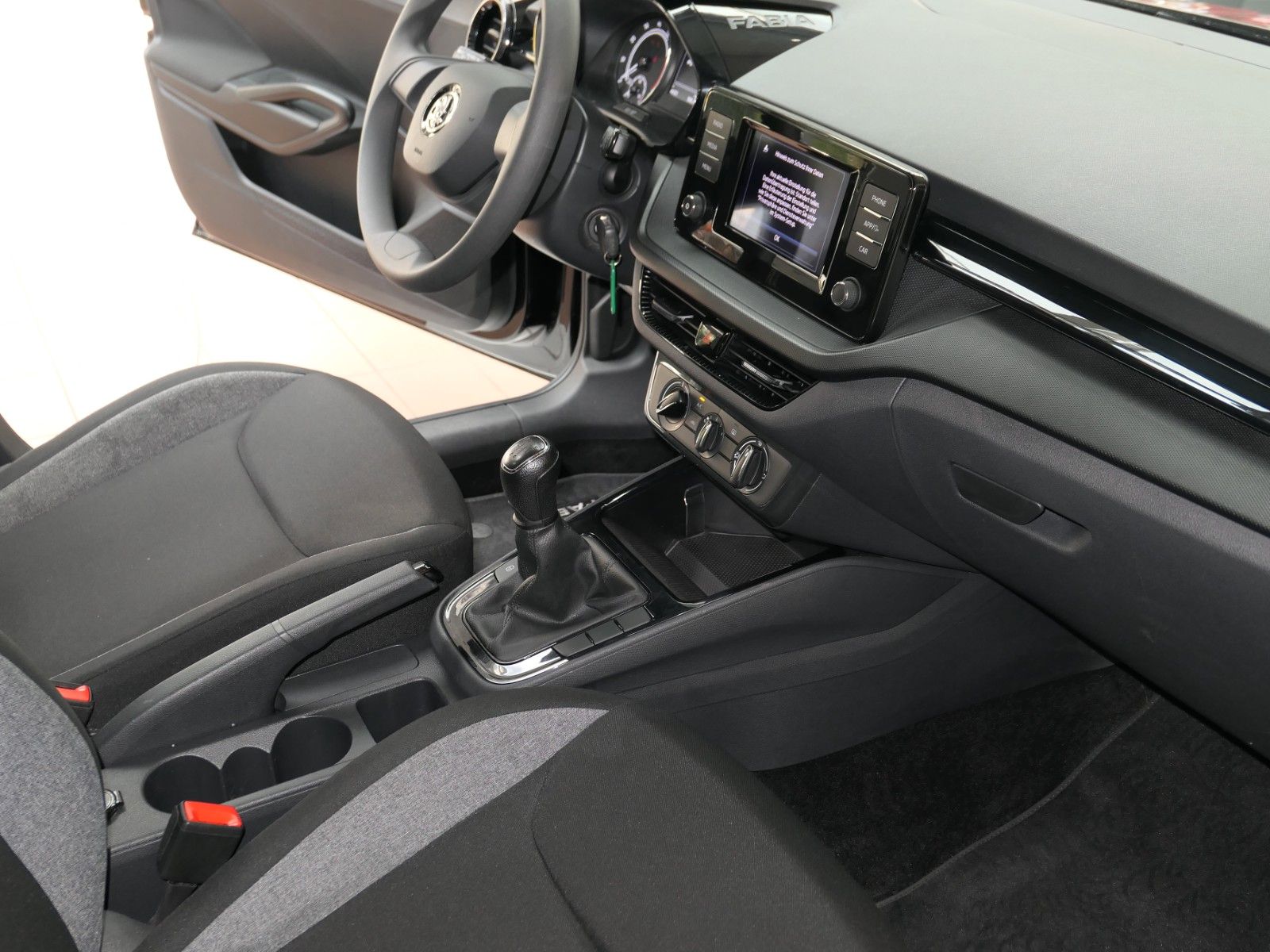 Fahrzeugabbildung SKODA Fabia Active Klima*4Türen*PDC*schwarzmet*ISO-Fix