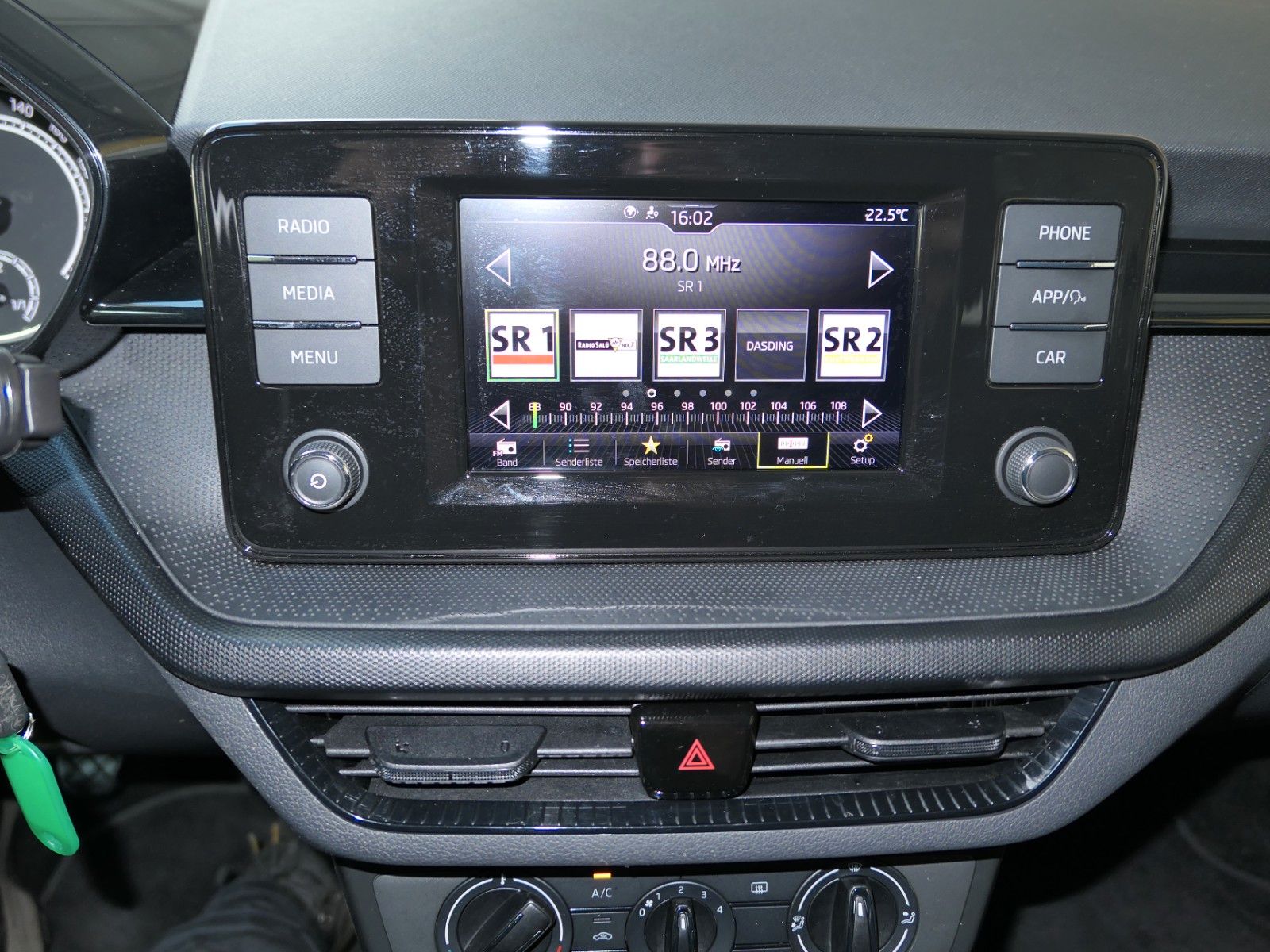 Fahrzeugabbildung SKODA Fabia Active Klima*4Türen*PDC*schwarzmet*ISO-Fix