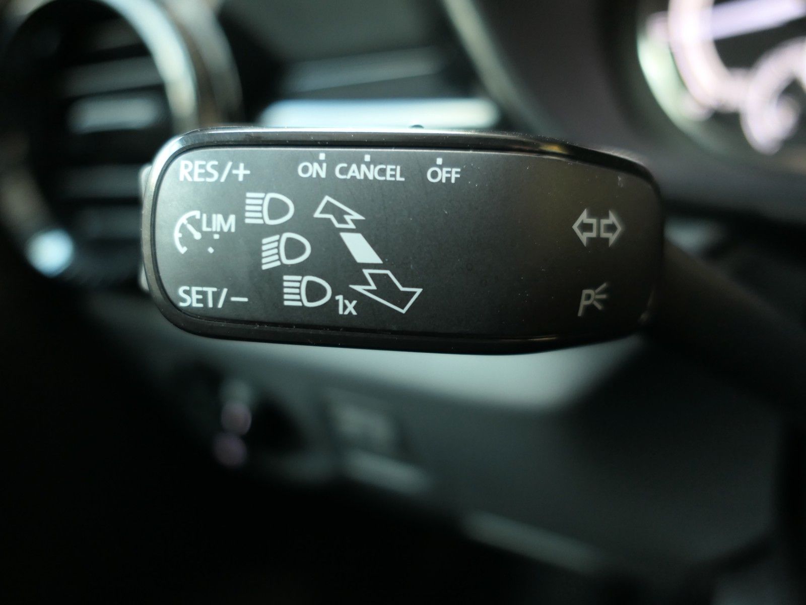 Fahrzeugabbildung SKODA Fabia Active Klima*4Türen*PDC*schwarzmet*ISO-Fix