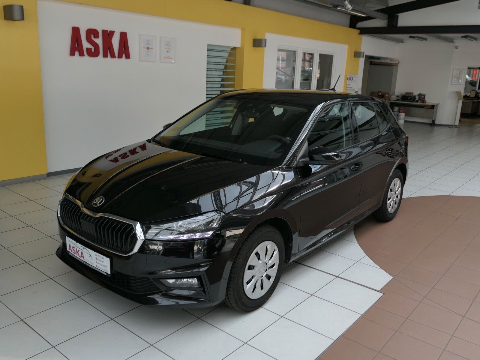 Fahrzeugabbildung SKODA Fabia Active Klima*4Türen*PDC*schwarzmet*ISO-Fix