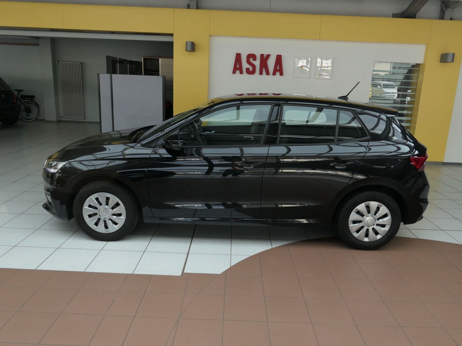 Fahrzeugabbildung SKODA Fabia Active Klima*4Türen*PDC*schwarzmet*ISO-Fix
