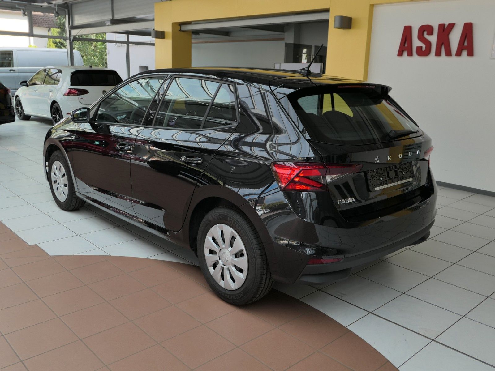 Fahrzeugabbildung SKODA Fabia Active Klima*4Türen*PDC*schwarzmet*ISO-Fix