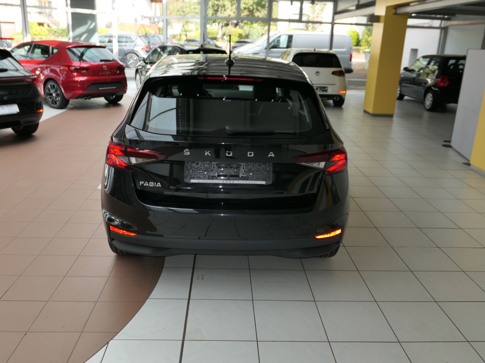 Fahrzeugabbildung SKODA Fabia Active Klima*4Türen*PDC*schwarzmet*ISO-Fix