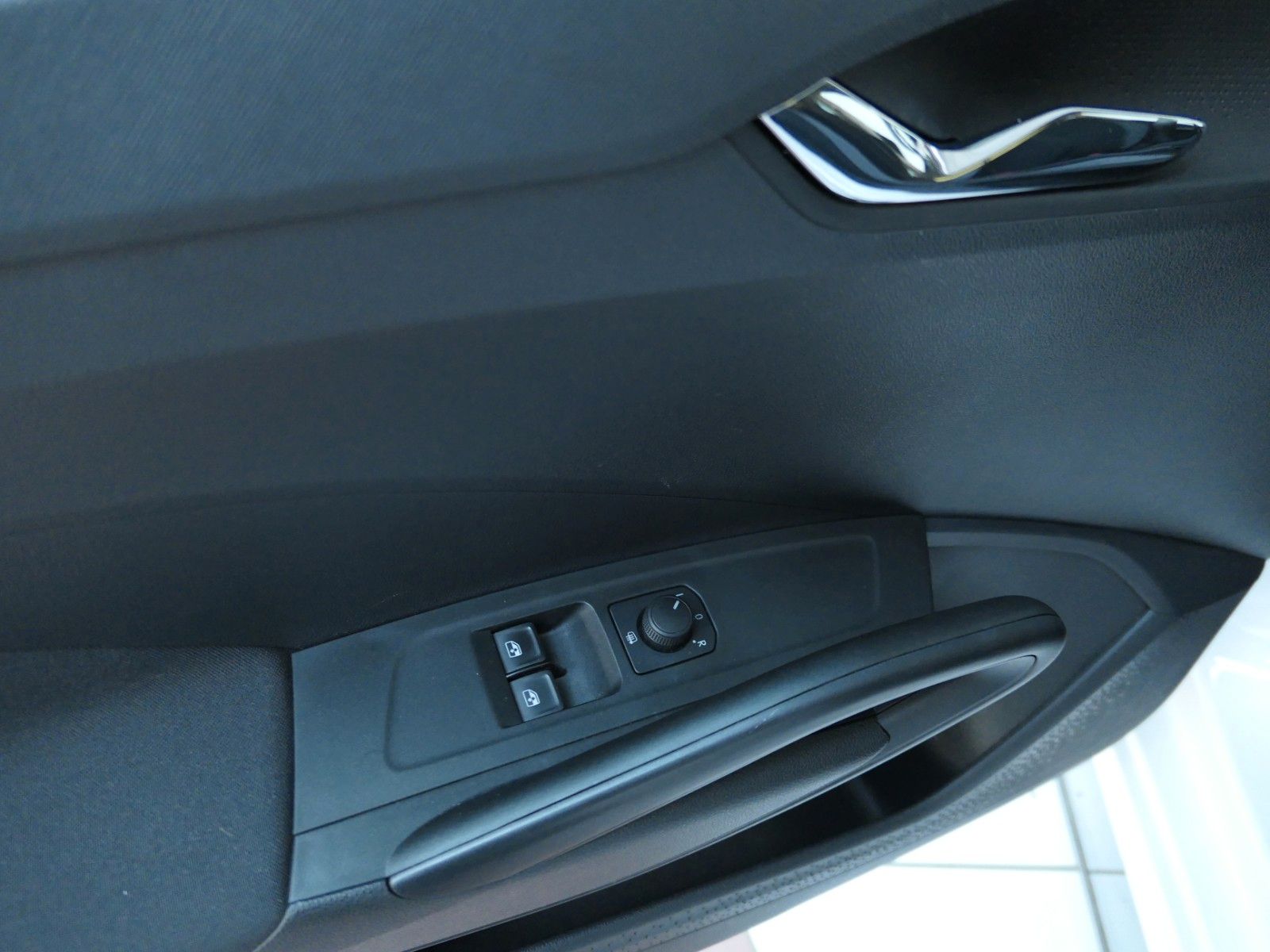 Fahrzeugabbildung SKODA Fabia Active 4 Türen * LED * PDC * TOP Zustand