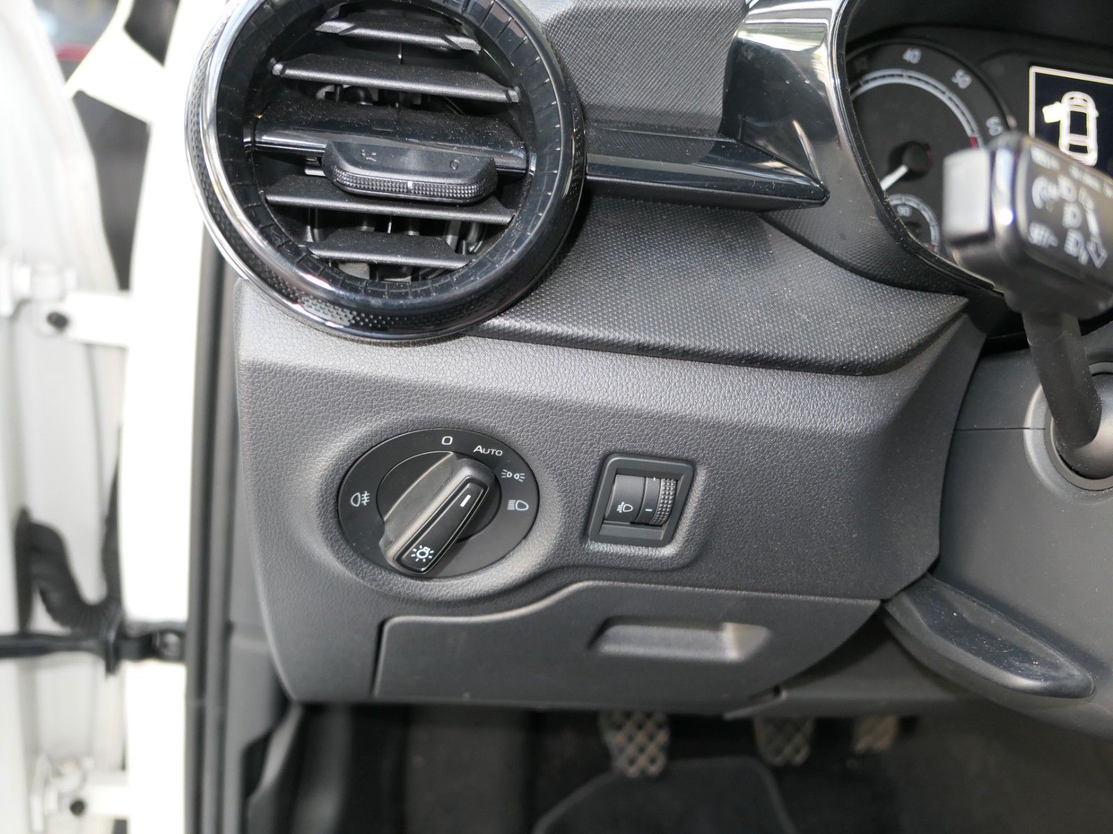 Fahrzeugabbildung SKODA Fabia Active 4 Türen * LED * PDC * TOP Zustand