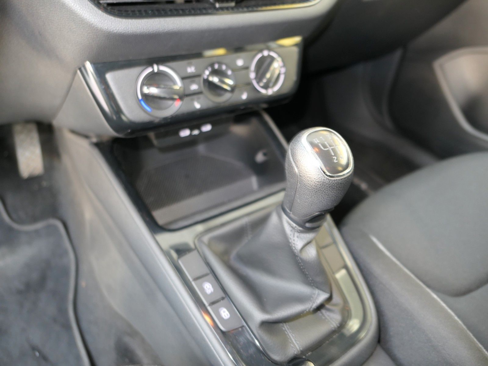 Fahrzeugabbildung SKODA Fabia Active 4 Türen * LED * PDC * TOP Zustand